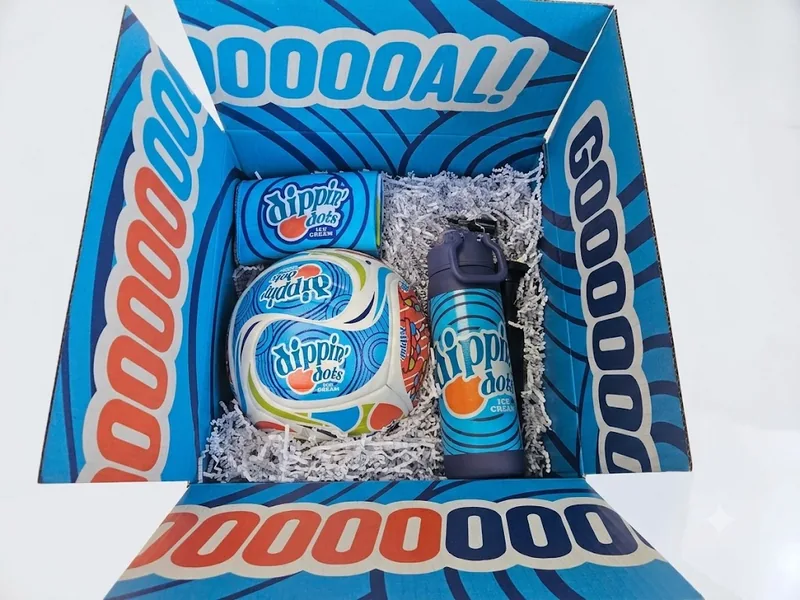 Open presentation kit with crinkle fill